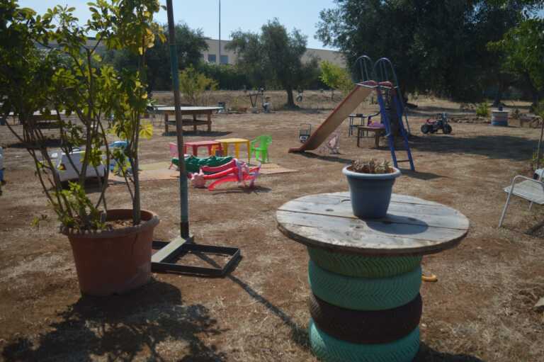Modugno, ecco l’area dove i rifiuti diventano arredo urbano: l’idea dei fratelli Luca e Giuseppe Esposito