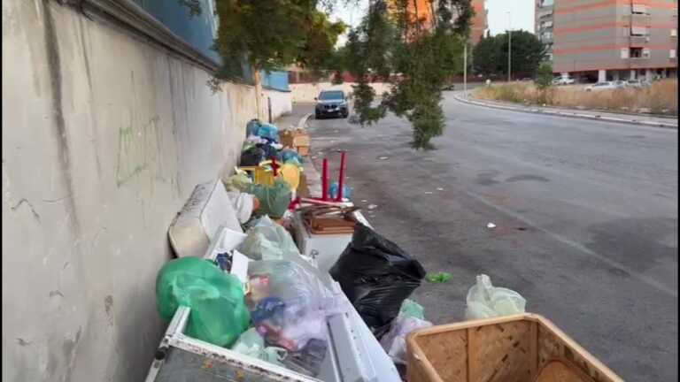 Rifiuti a Bari, al San Paolo una discarica a cielo aperto. Pate: «Qui c’è il porta a porta. Rispettatelo» – VIDEO