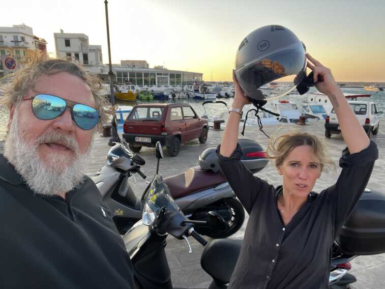 Galleria foto 'Le vacanze di Russell Crowe in Puglia: il “Gladiatore” tra luminarie e ulivi – FOTO' - foto 1