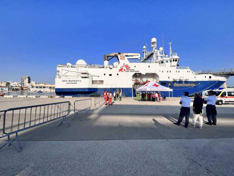 Brindisi, concluso lo sbarco dei migranti. Marchionna: «Strutture allo stremo. C’è preoccupazione»