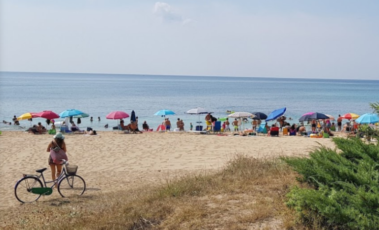 Turista 14enne rischia di annegare a Specchiarica, salvato da un finanziere fuori servizio