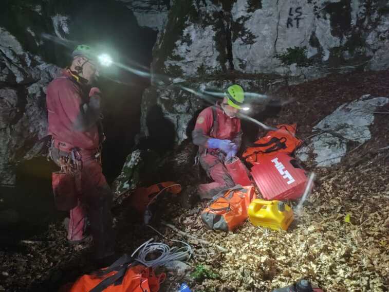 Giovane speleologa ferita in una grotta nel Salernitano: l’intervento dei tecnici pugliesi per salvarla