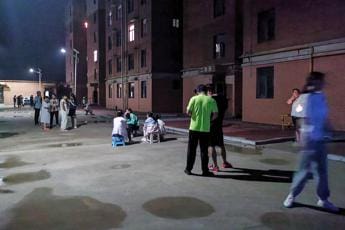 Terremoto nella notte in Cina: centinaia di edifici crollati, decine i feriti