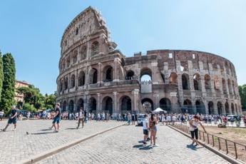 Galleria foto 'Topi al Colosseo, Sangiuliano: “Vergogna, pronti a intervenire”' - foto 1