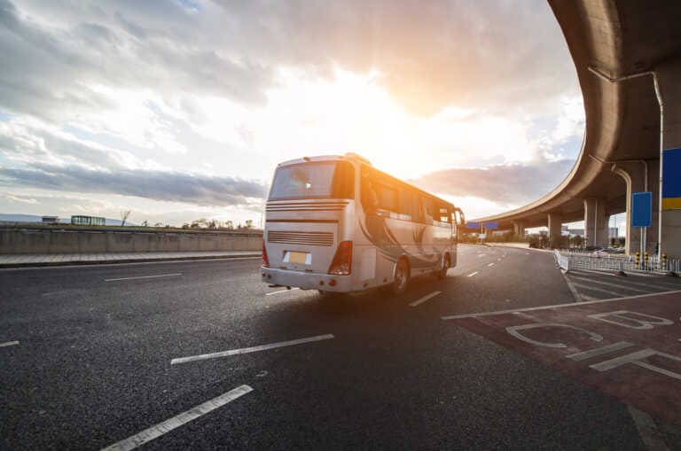 Bus Air Campania, non scende a fermata prevista e spegne il mezzo. Tensione a 80km/h