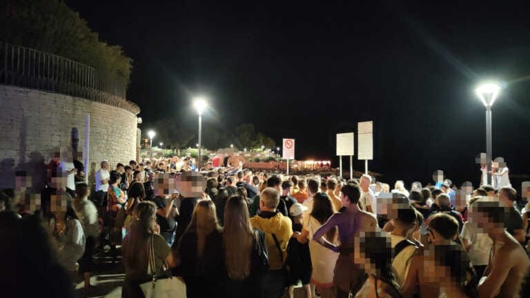 Rissa in spiaggia a Trani nella notte di San Lorenzo: 14enne colpito da un pugno finisce in ospedale