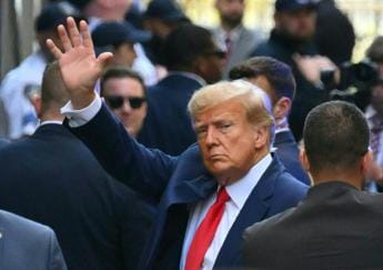 Trump incriminato: “Continuerò a parlare del mio processo”