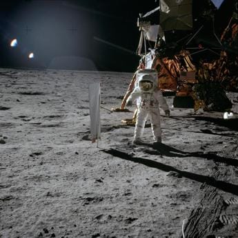 Galleria foto 'Tutti pazzi per la Luna, il polo Sud è il nuovo Eldorado' - foto 1