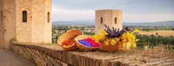 Galleria foto 'Vacanze nei piccoli borghi per 3 italiani su 4, e a Spello è boom di stranieri' - foto 1