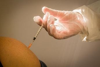 Galleria foto 'Vaccini, Gsk: studio conferma protezione 100% contro Zoster in over 50' - foto 1