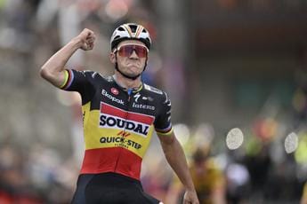 Galleria foto 'Vuelta 2023, Evenepoel vince terza tappa: maglia rossa è sua' - foto 1