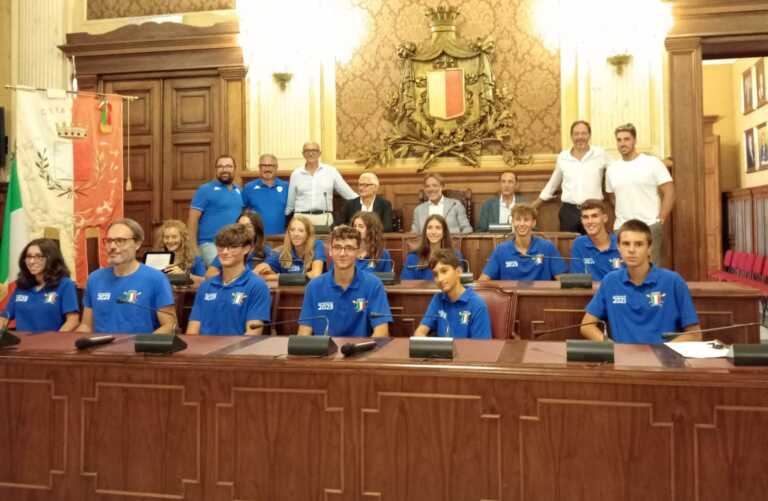 Il Comune premia gli atleti del Cus e del Barion per gli ottimi risultati ai campionati di Beach Sprint Rowing