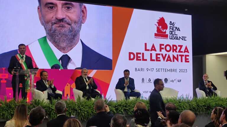 Decaro “saluta” Bari dal palco della Fiera del Levante: «Ho paura ma non rimpianti, la coscienza è in pace»