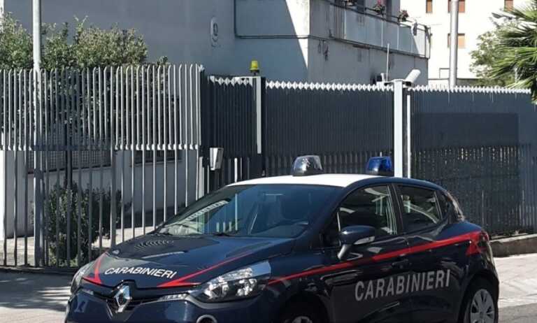 Botte e minacce ai genitori e al fratello minorenne per ottenere denaro: 46enne arrestato a Montescaglioso