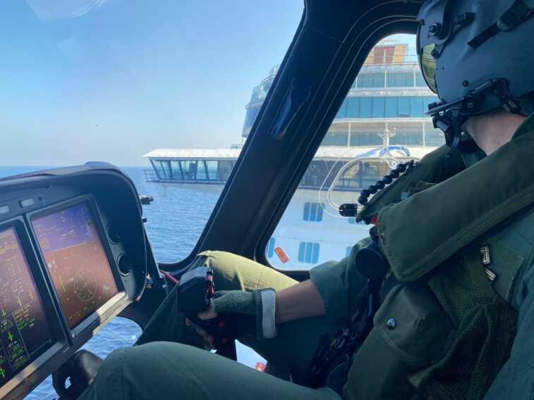 Colta da infarto su una nave da crociera al largo di Bari: 70enne salvata da un elicottero dell’Aeronautica – FOTO
