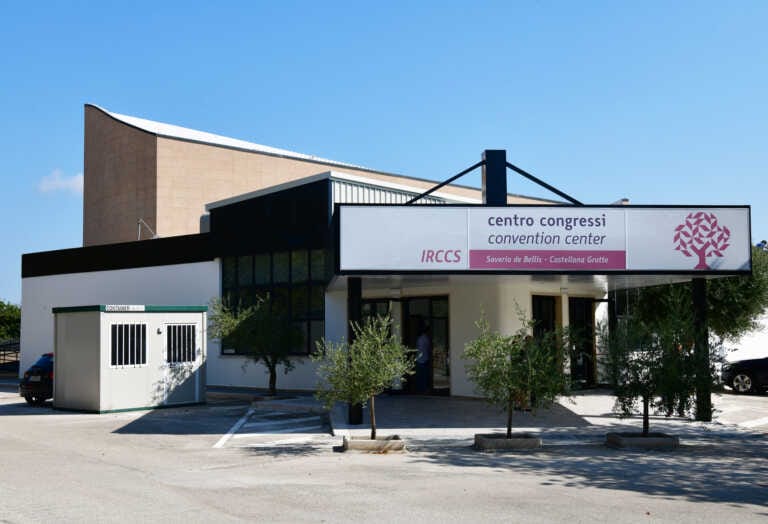 Intitolato a Tina Anselmi, “madre” del servizio sanitario nazionale, il nuovo centro congressi del De Bellis – VIDEO