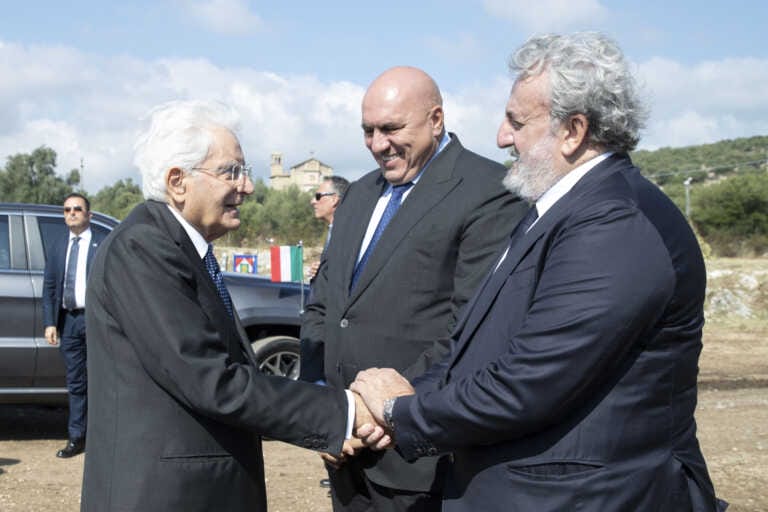 Esercitazione militare sul lago di Varano con Mattarella e Crosetto, Emiliano: «Un grande onore» – FOTO e VIDEO