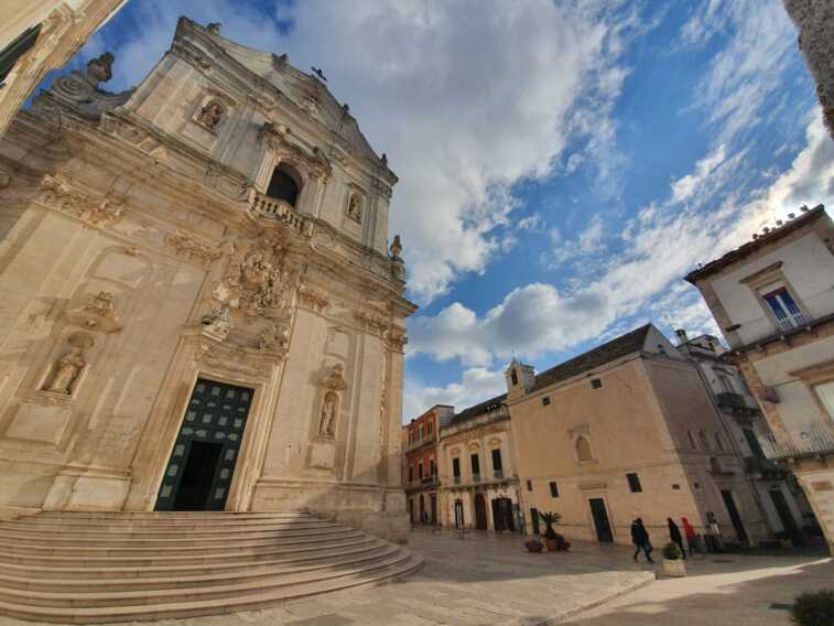«Una legge speciale per il centro storico di Martina Franca»: Sgarbi convoca i parlamentari pugliesi