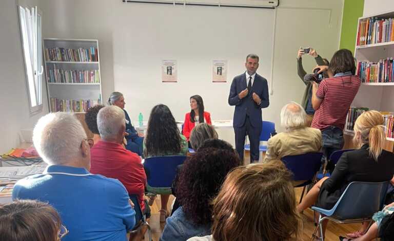 Galleria foto 'Con la rete Colibrì per “educare ai sentimenti”: inaugurata la biblioteca “Marconi” all’Eleonora Duse' - foto 5