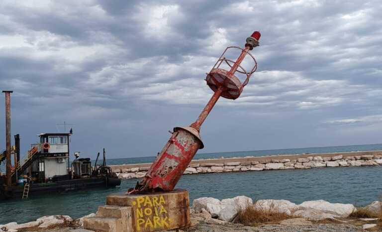 Pioggia violenta nel Foggiano, danni ad  abitazioni e negozi: inclinato il faro del molo a Foce Varano – FOTO