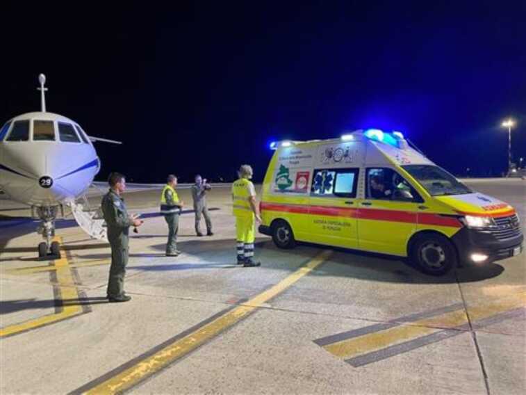 Volo salvavita per l’Aeronautica militare: 66enne trasportato d’urgenza da Perugia a Bari con un Falcon 50