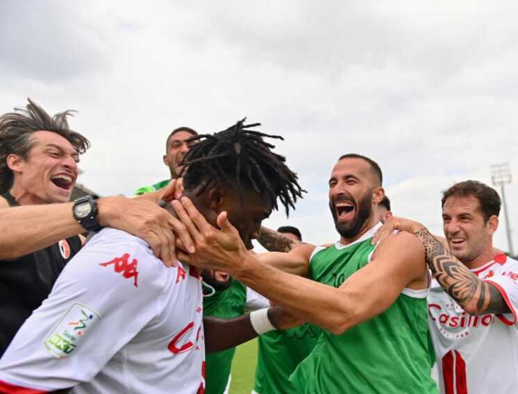 La favola di Akpa-Chukwu, in gol all’esordio in Serie B con il Bari: «Un sogno diventato realtà»