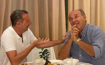 Amadeus posta foto con Gerry Scotti e il web impazzisce: coconduttore a Sanremo?