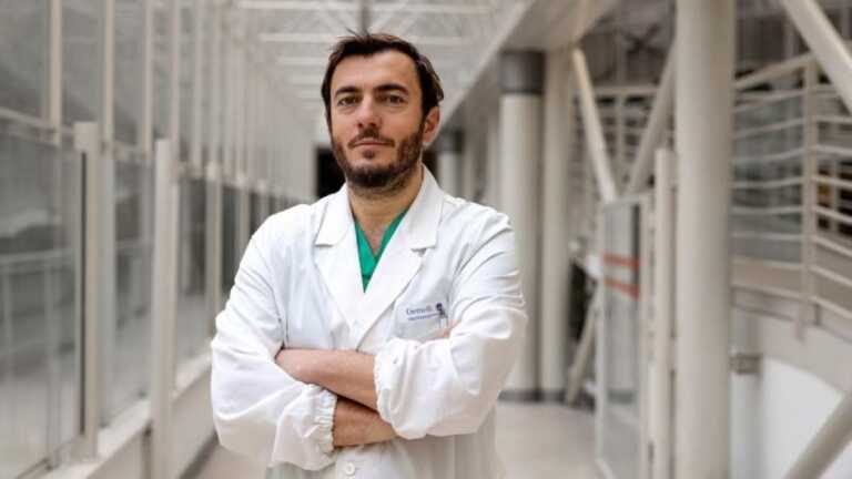 Antonio Di Monaco, il medico del “Miulli” che ha detto “no” alle super offerte dall’estero: «Il mio lavoro è qui»