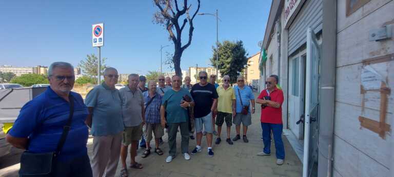 Modugno, una quota mensile per poter frequentare il centro di ritrovo: anziani sul piede di guerra