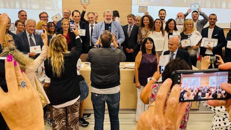 La Puglia celebra i negozi storici: premiate 39 attività operative da oltre 70 anni – VIDEO