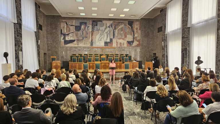 Giornata delle solitudini: a Bari l’elogio della bellezza delle nostre fragilità. Il monologo di Daniela Baldassarra