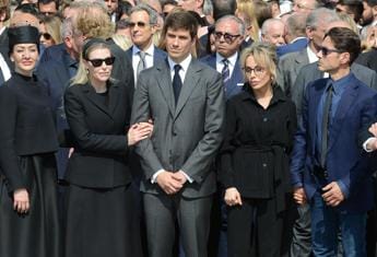 Berlusconi, figli accettano l’eredità: oggi la firma