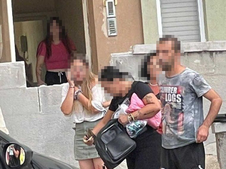 Sorprese a forzare la serratura della porta di un appartamento: due donne rischiano il linciaggio a Brindisi – VIDEO