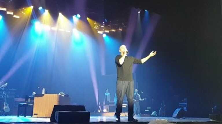Checco Zalone torna a Bari e all’Arena della Vittoria è un successo: “Amore+IVA” in scena fino a lunedì