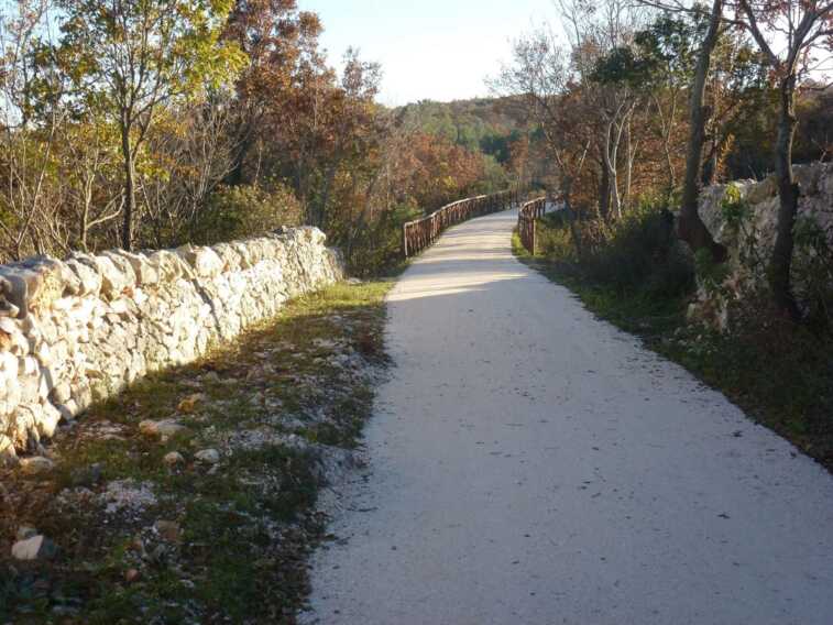 Da 16 a 190 chilometri per scoprire la Puglia in bici: 24,6 milioni per l’ampliamento della ciclovia dell’Aqp – VIDEO