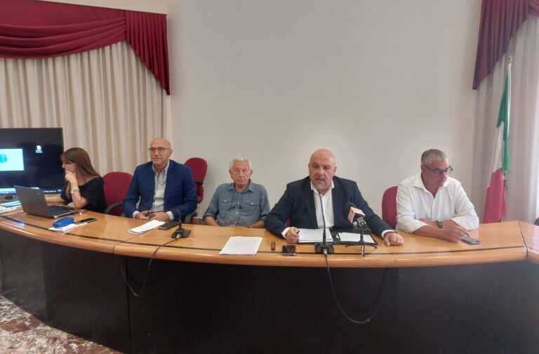 Pulizia e nuovi arredi: Brindisi è pronta a rifarsi il look. Il piano del Comune: lavori fino al 30 novembre