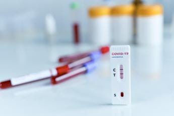 Covid e variante Pirola, mini ondata in arrivo? Cosa dicono gli infettivologi