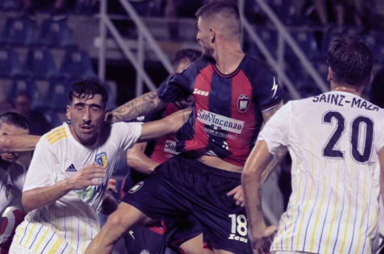 L’Audace Cerignola sfiora il colpaccio a Crotone: finisce 1-1 con molti rimpianti per i pugliesi