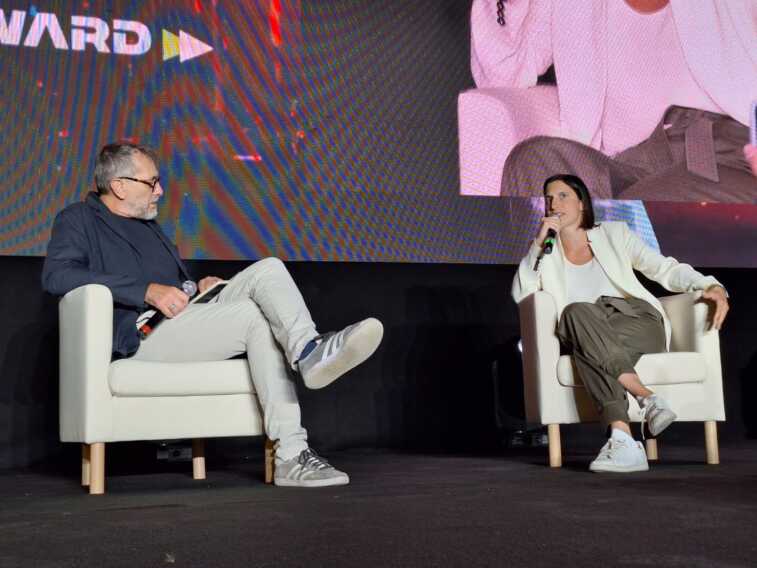 Elly Schlein in Puglia, a Bisceglie tappa al DigithON: «Il Reddito di cittadinanza? Non l’avrei tolto»