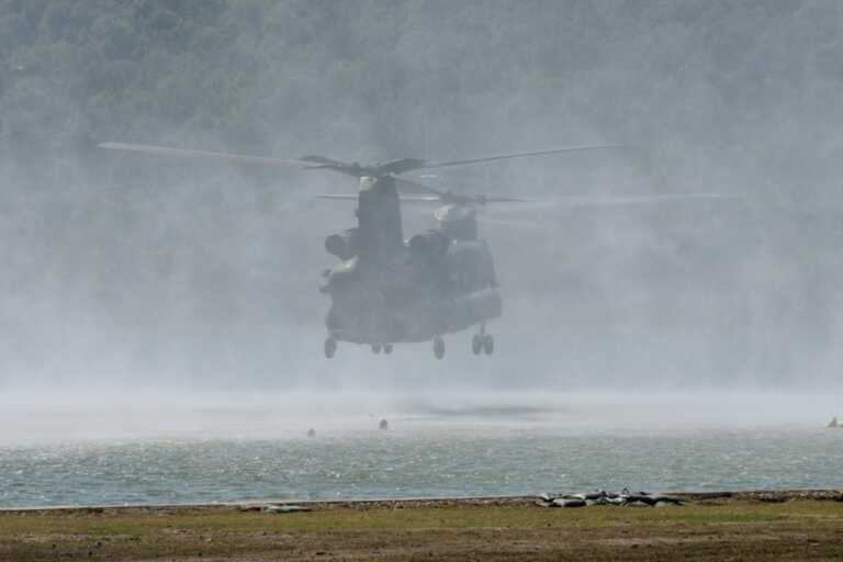 Galleria foto 'Esercitazione militare sul lago di Varano con Mattarella e Crosetto, Emiliano: «Un grande onore» – FOTO e VIDEO' - foto 17
