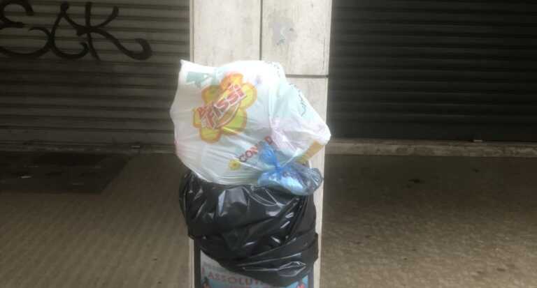 Lecce, rifiuti nei cestini per la carta: fioccano multe da 100 euro