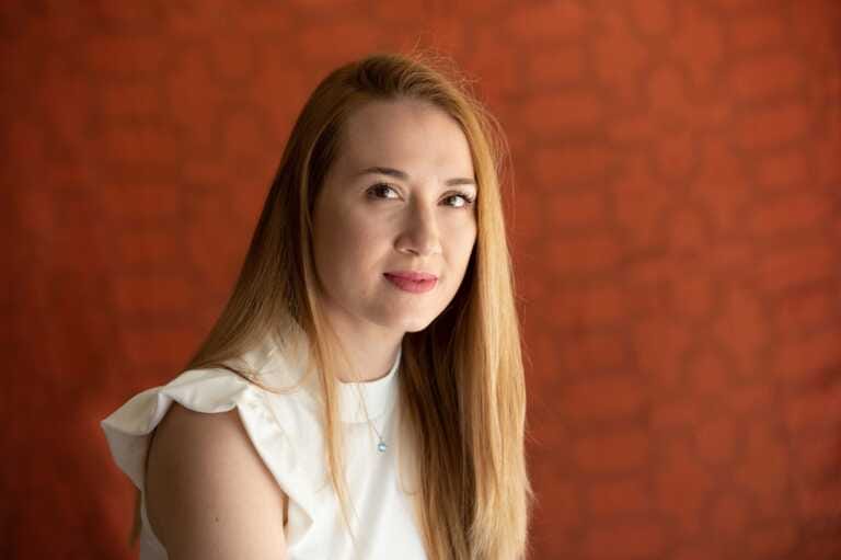 La regina dei romanzi presenta a Bari il suo futuro bestseller: appuntamento alla Feltrinelli con Felicia Kingsley