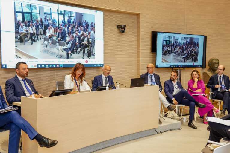 Intelligenza artificiale e competenze digitali. Delli Noci: «Incentivi alle Pmi per il salto di qualità»