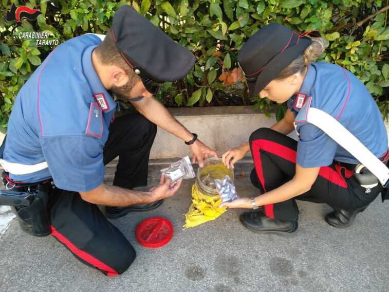 Nascondeva la droga in un casolare abbandonato alla periferia di Taranto: arrestato un 37enne