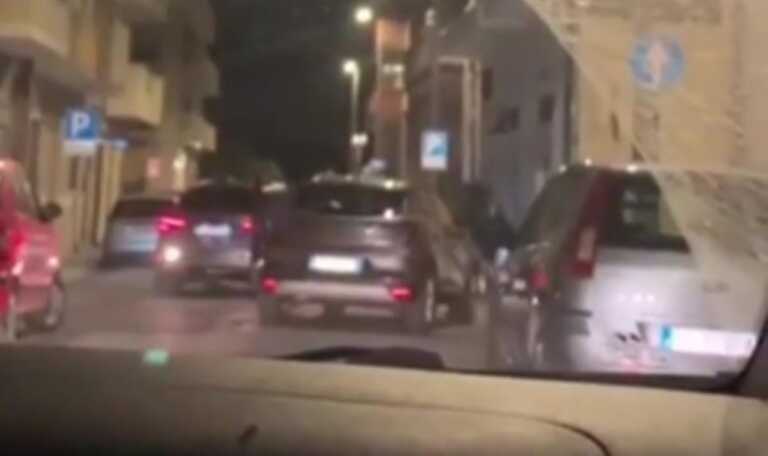 Un altro furto in diretta a Giovinazzo: ripresi da un cellulare mentre rubano un suv in pieno centro – VIDEO