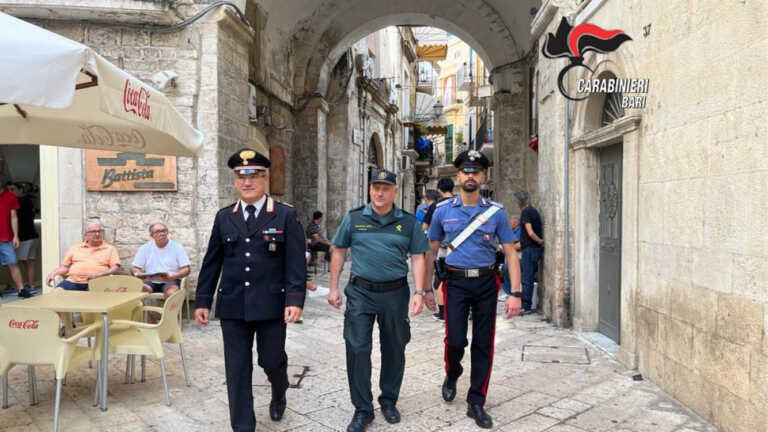 Galleria foto 'Assistenza ai turisti, pattugliamenti congiunti dei Carabinieri con la Guardia civil spagnola a Bari e provincia' - foto 3