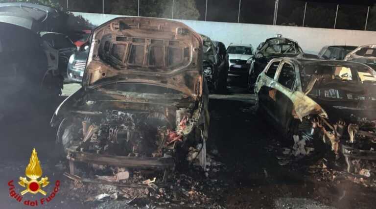 Attentato incendiario contro un autosalone a San Michele Salentino: almeno 10 i mezzi distrutti – FOTO