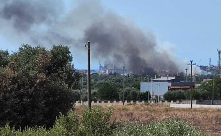 Fiamme a Taranto nei pressi del fiume Galeso: fumo visibile in tutta la città. Distrutti circa 10 ettari