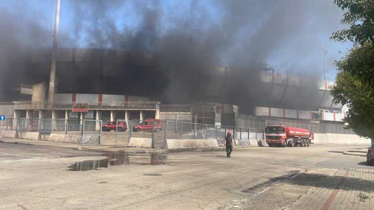 Nuovo incendio allo stadio Iacovone: le fiamme divampano dai resti del rogo di domenica scorsa