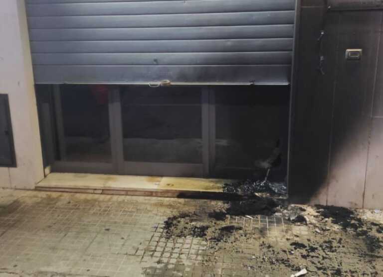 Brindisi, fiamme all’esterno di un’agenzia funebre nella notte. Non si esclude l’atto intimidatorio